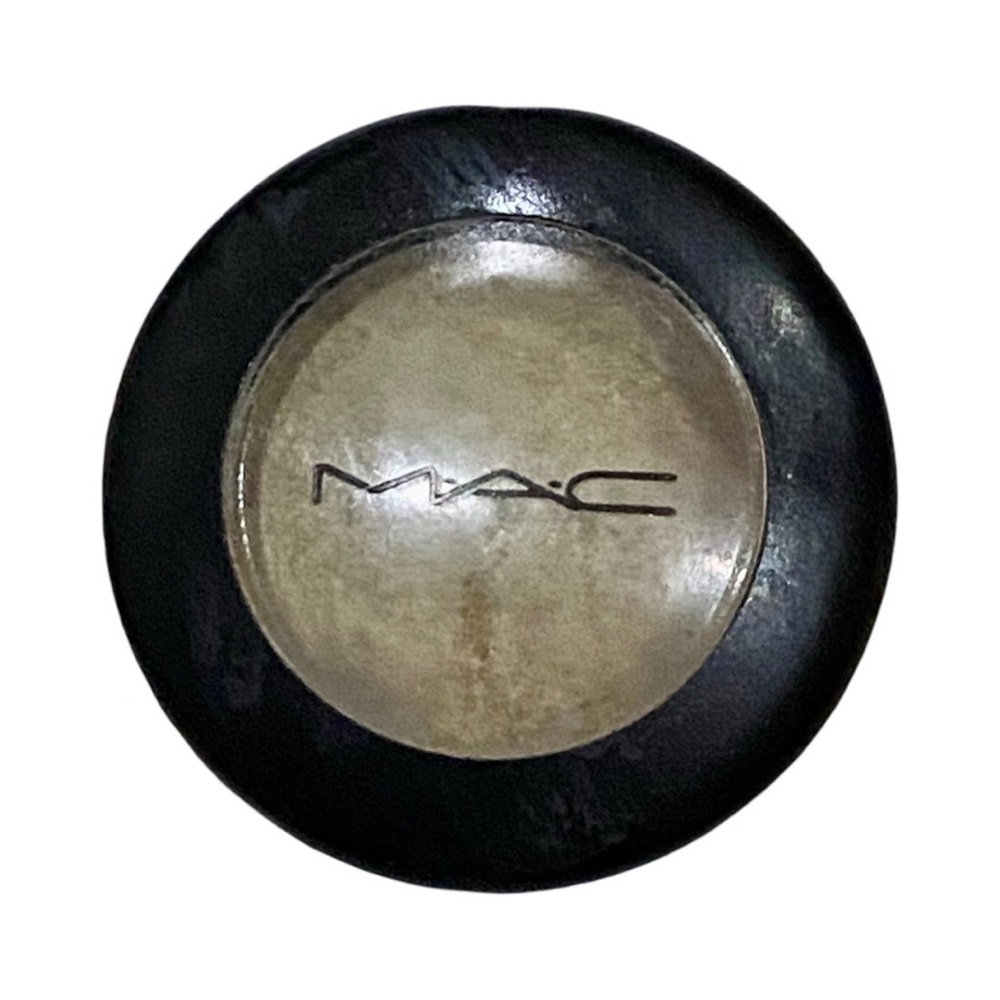 MAC Eyeshadow in Gorgeous Gold - Picture 2 of 4